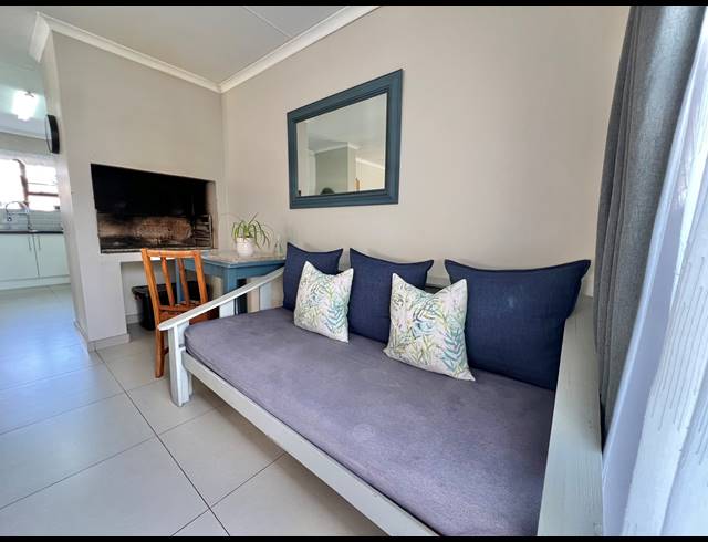 3 BEDROOM TOWNHOUSE FOR SALE IN JEFFREYS BAY CENTRAL